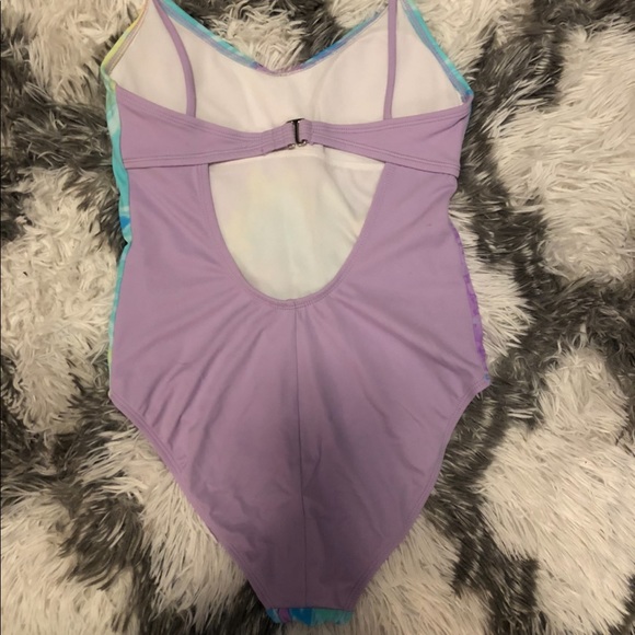 One piece swim suit - Picture 2 of 2